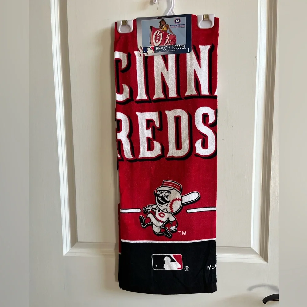 NWT Cincinnati Reds Beach Towel